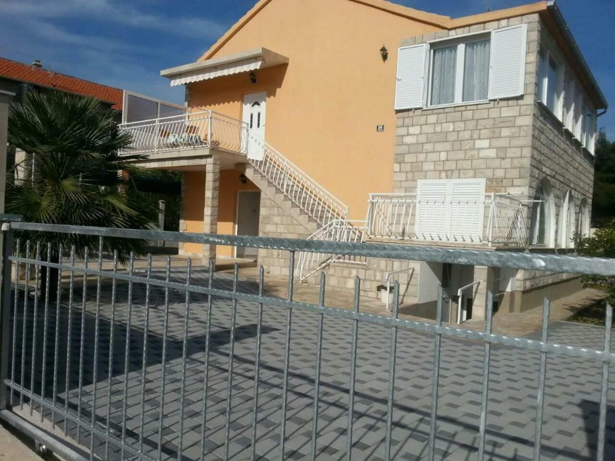 Apartments Alma Orebić Zewnętrze zdjęcie
