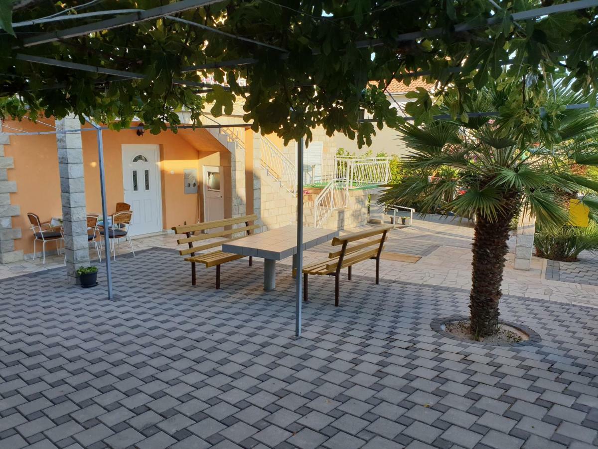 Apartments Alma Orebić Zewnętrze zdjęcie